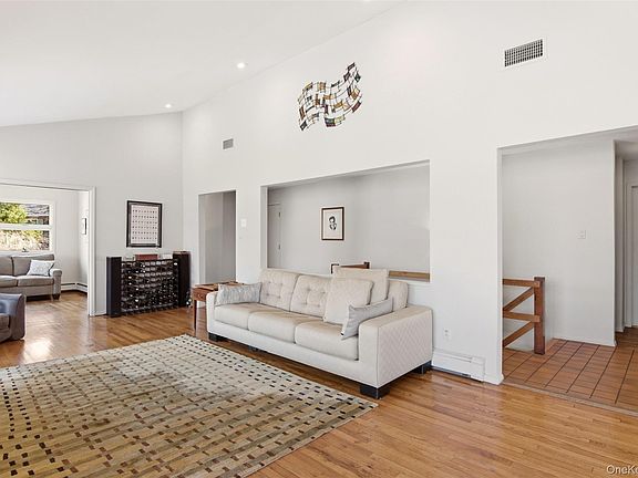 5th image of 6 Laurel Way