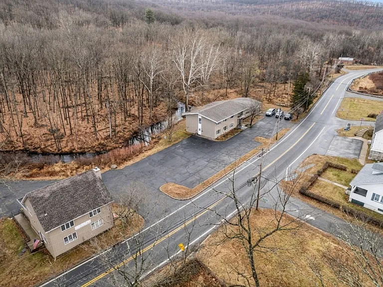 328 Green Pond Rd — Photo 7