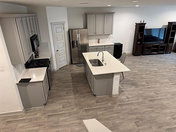 4th image of 1011 Emerald Castle Dr