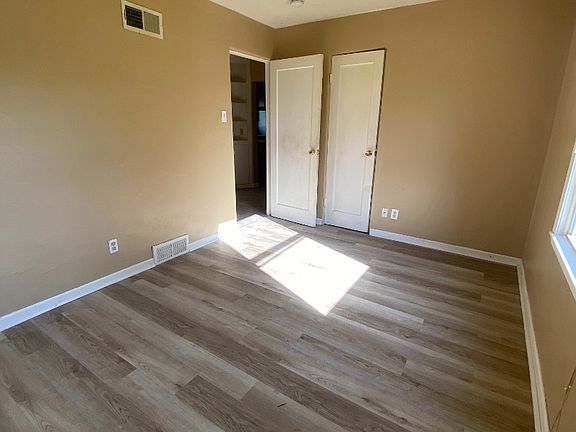 5th image of 9855 Vickie Pl