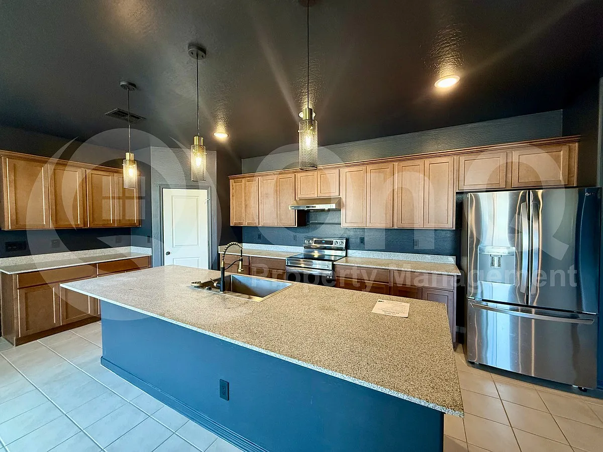 4 bed, 3.0 bath, 2189 sqft, $2,600 — Photo 4