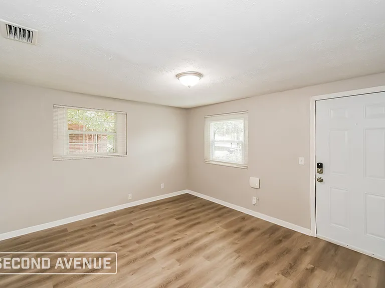 2230 W 11th St — Photo 3