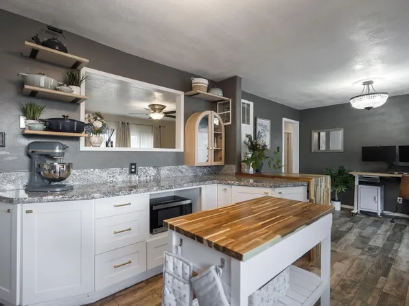 1518 Del Monte Trl SW, Albuquerque, NM 87121