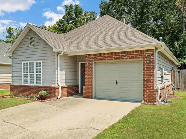 430 Holland Lakes Dr N, Pelham, AL 35124