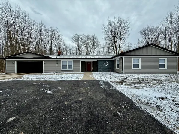 7207 E Lake Rd, Erie, PA 16511