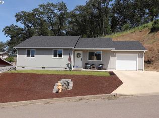 2147 Circle Dr, Roseburg, OR 97471