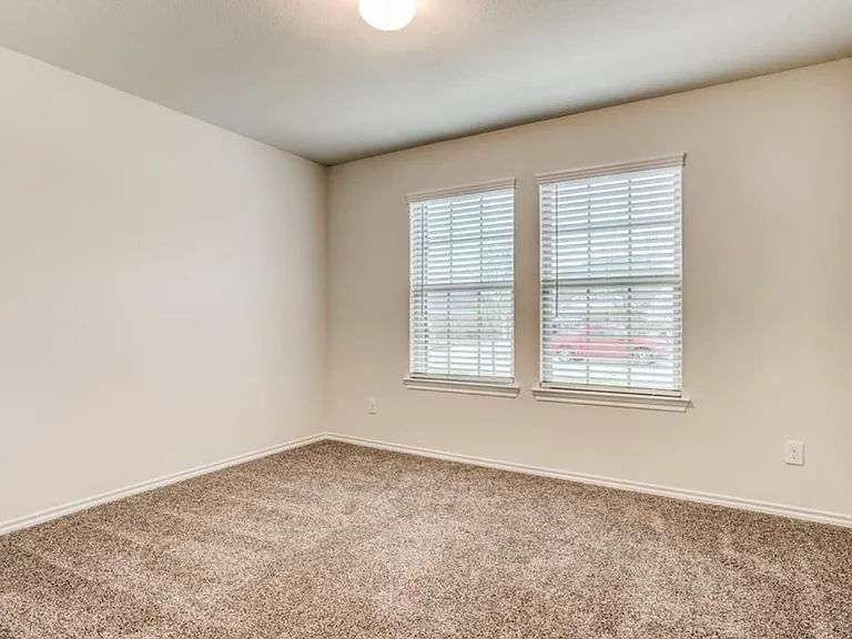 2426 Lupton St — Photo 9