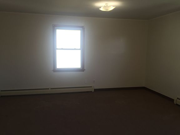 2nd image of 532 Linden Ave Floor 2