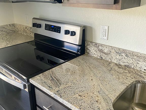 5th image of 904 Park St APT 4