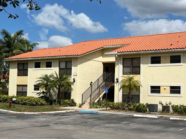 1453 Lake Crystal Dr APT B