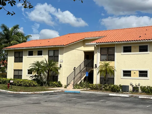 1453 Lake Crystal Dr, West Palm Beach, FL