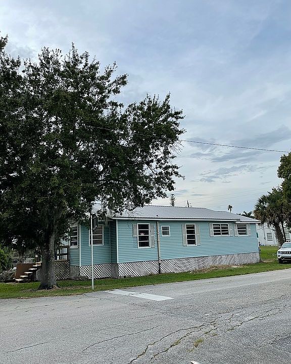 1st image of 301 Avenue K