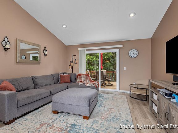 3rd image of 1170 La Paloma Dr SW