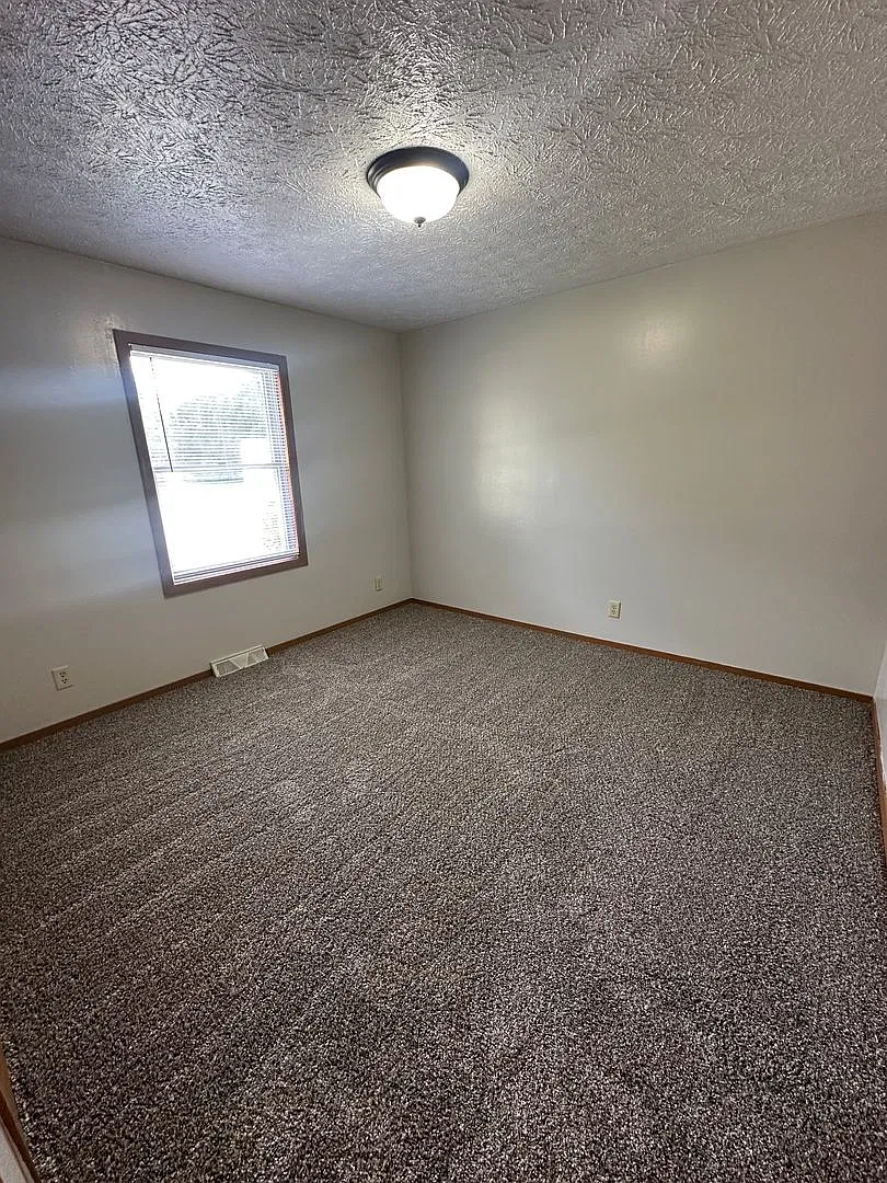 3895 & 3905 N. Meadow Ridge Drive — Photo 4
