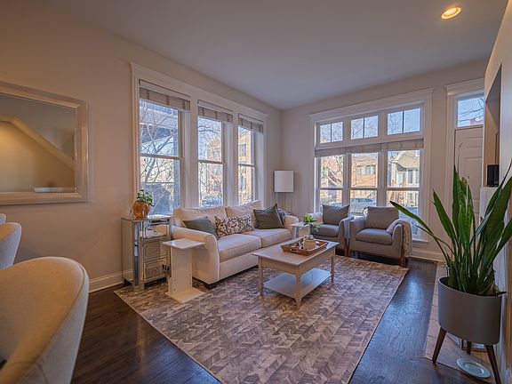 3rd image of 1509 W Diversey Pkwy Unit A