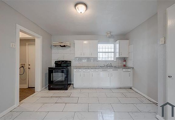 5th image of 5001 Doulton Dr