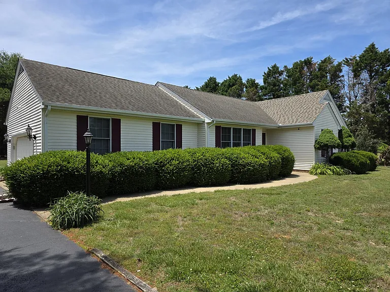 6300 White Cove Dr — Photo 1