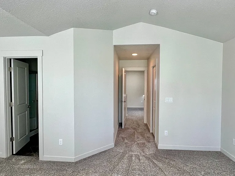 5724 NE 47th St — Photo 24