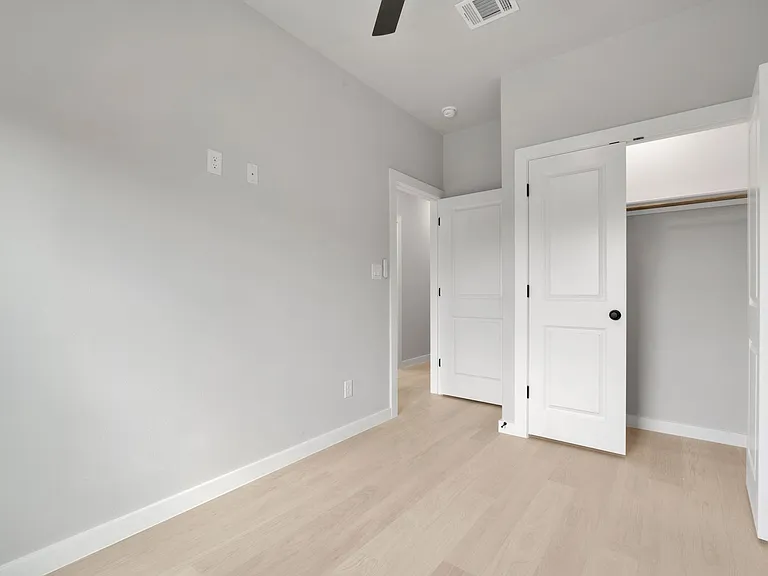 521 Dakota St — Photo 8