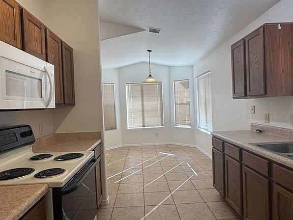 5th image of 1501 Silverado Dr