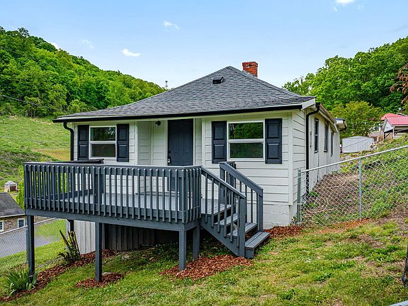 3rd image of 3304 Thornton Dr