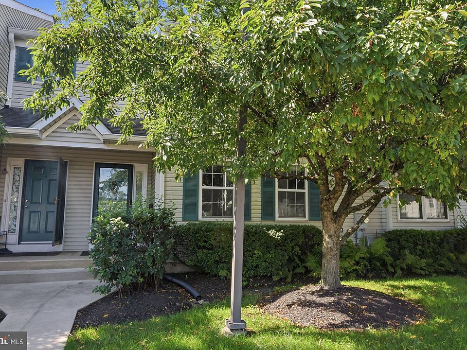1st image of 114 Yorkshire Way