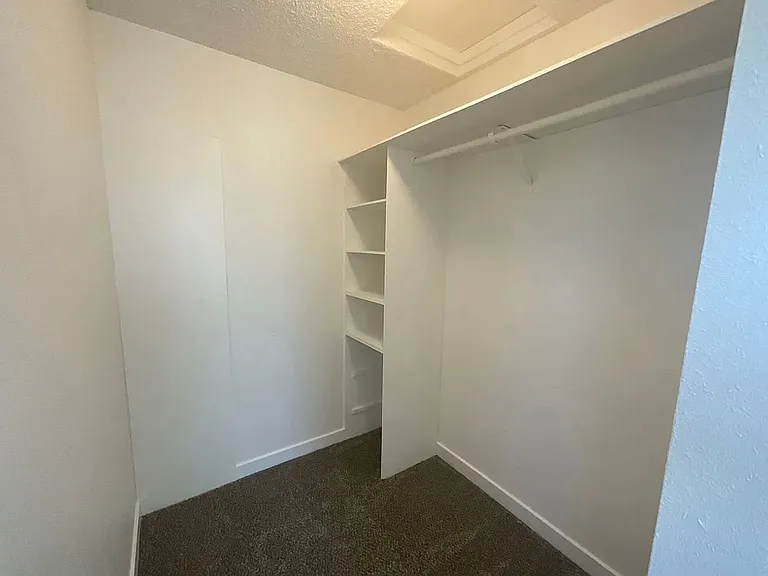 2161 Eastview Pl — Photo 15