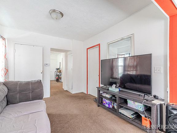 5th image of 3426 Buchanan Ave SW