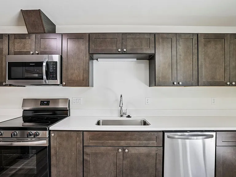 Midland Apartments — Photo 44