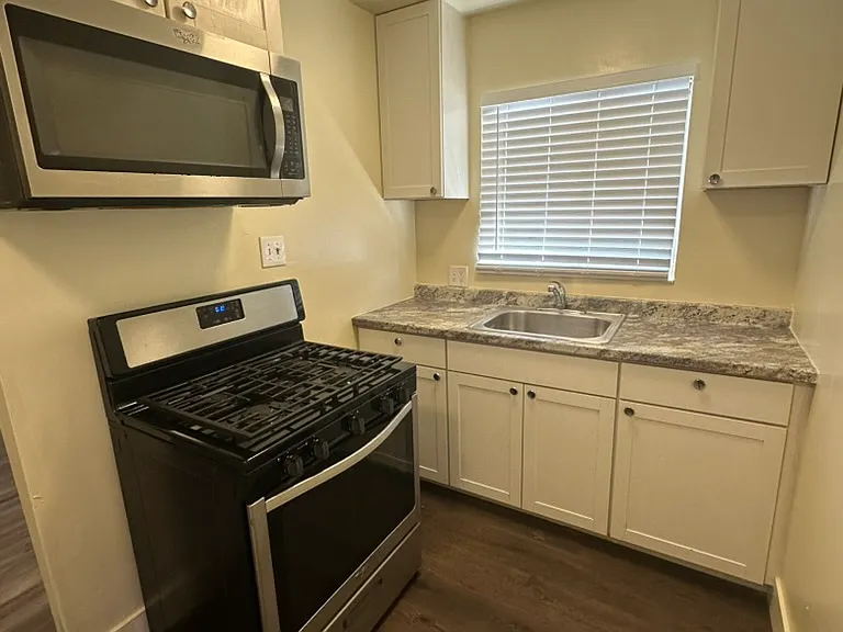 1817 V St #A — Photo 8