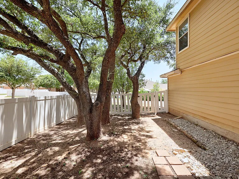 1818 Lost Maples Loop — Photo 28