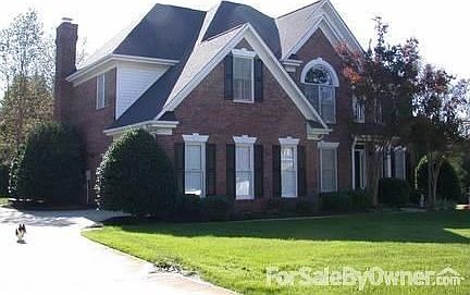 Back Yard
						:
						Large open backyard great for kids and dogs. Fence being added (3/17/2012).