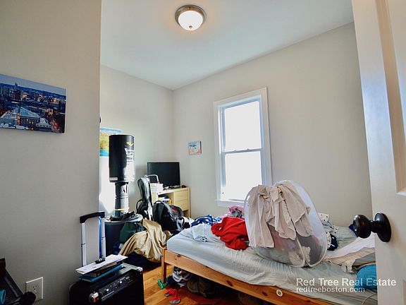 4th image of 322 Saratoga St #3RR