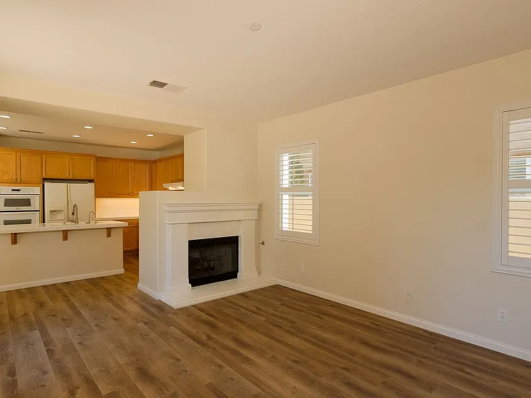 326 Lakeview Ct — Photo 17