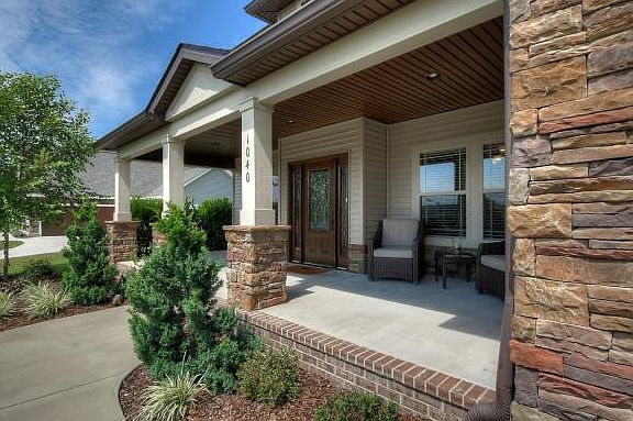 5th image of 1040 Broad Leaf Dr