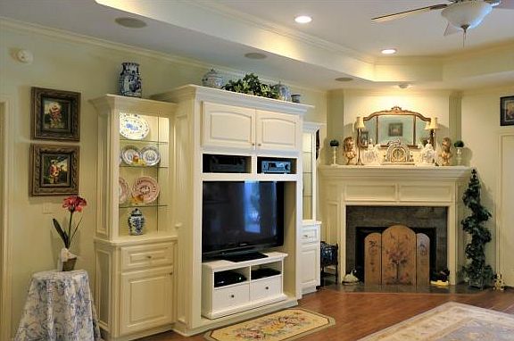 4th image of 3225 Summer Hill Cir