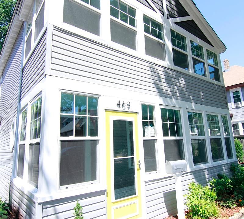 Well cared for duplex with private entrance.