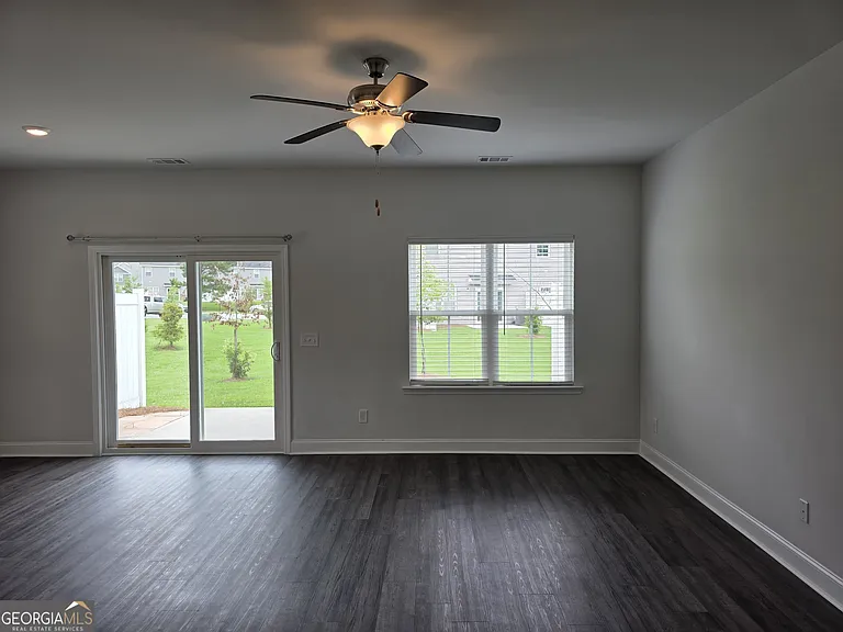 541 Governor Treutlen Cir — Photo 4