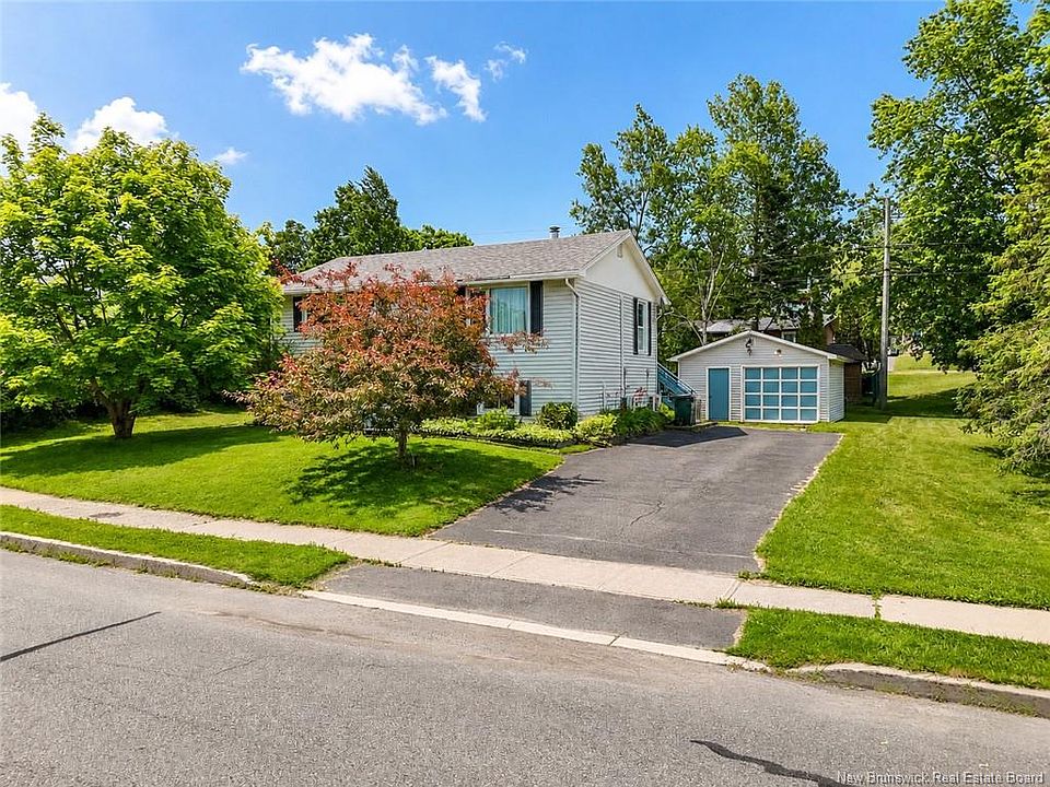 1st image of 884 Mollins Dr