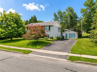 884 Mollins Dr, Saint John, NB E2M4L8