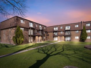 503 McHenry Rd APT 2A, Wheeling, IL 60090
