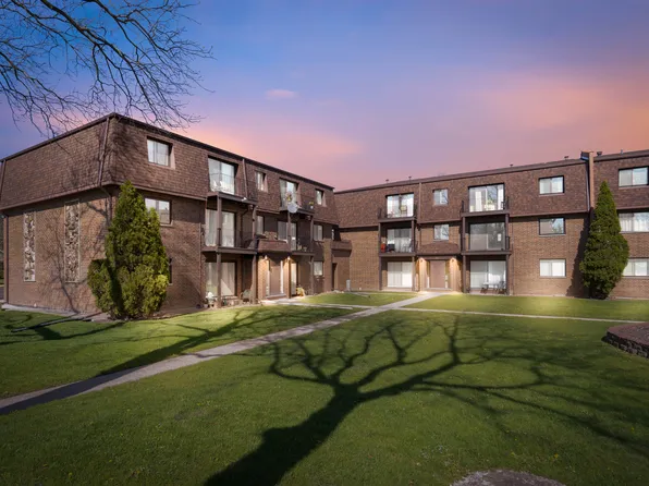 503 McHenry Rd APT 2A, Wheeling, IL 60090