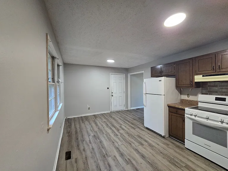 745 Rustland Dr — Photo 11