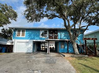 17 Whooping Crane Ln, Rockport, TX 78382