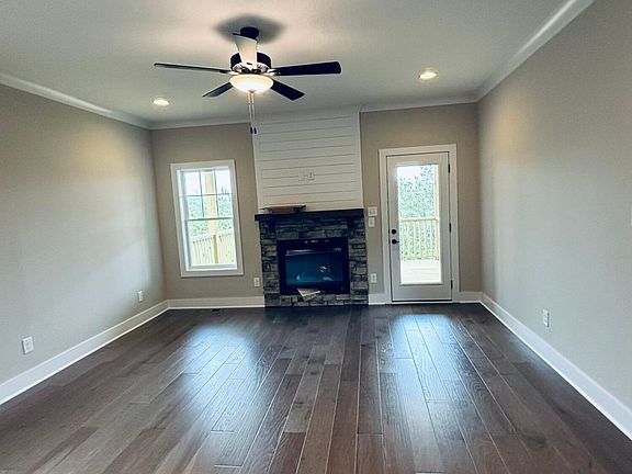 4th image of 160 Timber Cir