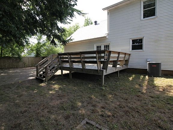 4th image of 371 Manorstone Ln