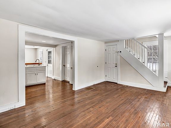 4th image of 274 Lyons Plain Road