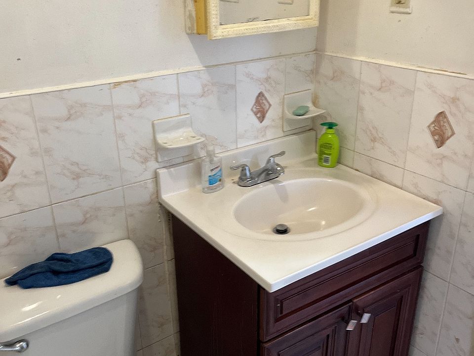 2nd image of 3024 Lewmay Rd #2
