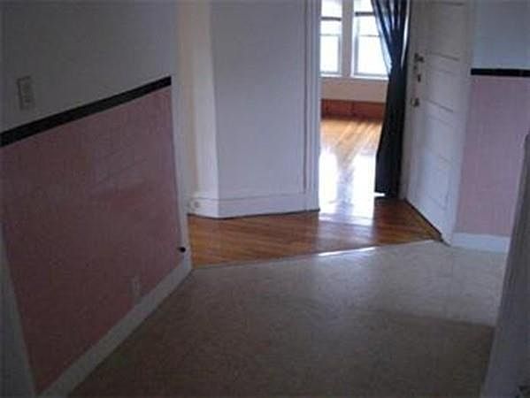 2nd image of 186 Main St #3