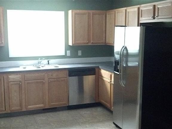 3rd image of 923 W Orange St